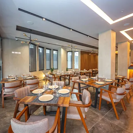 酒店 Riviera