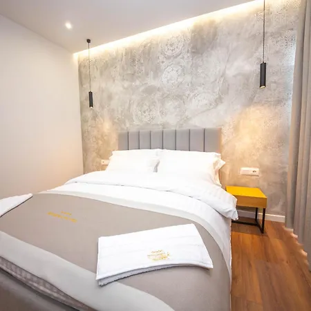 Riviera Hotell 4*