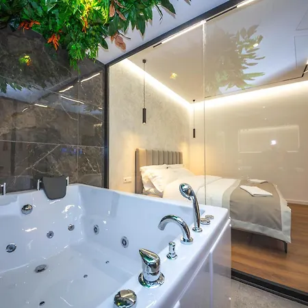 Riviera Hotell