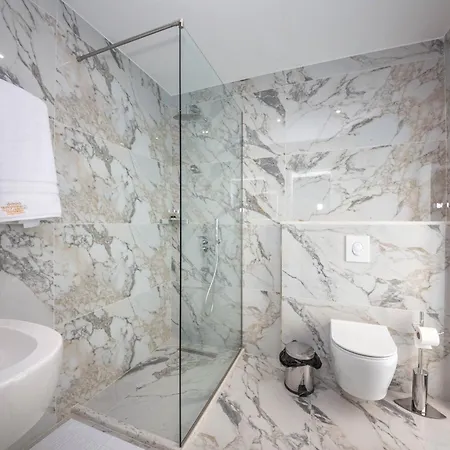Hotell Riviera 4*
